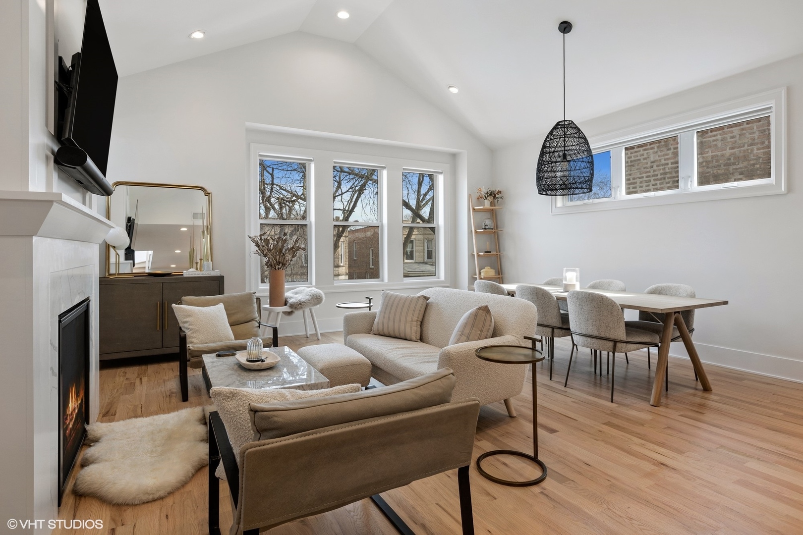 2224 North Sawyer Avenue, Unit 2 Chicago, IL 60647 - Photo 4 of 30