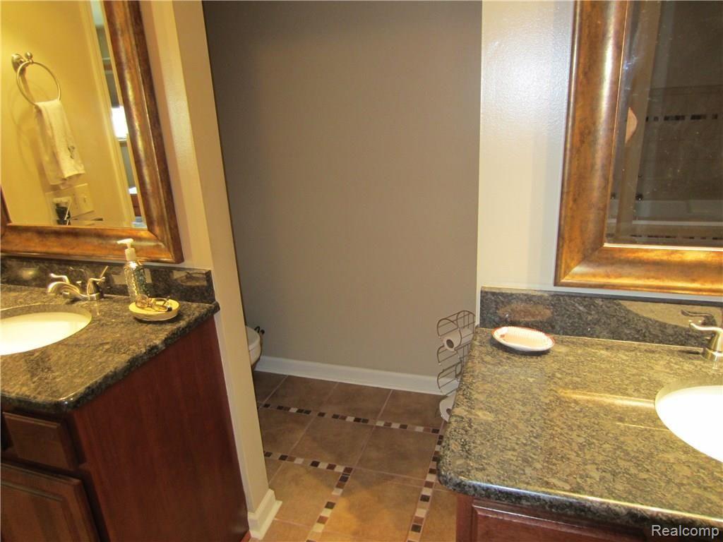 9915 Farmington Road Livonia, MI 48150 - Photo 10 of 46 157.JPG