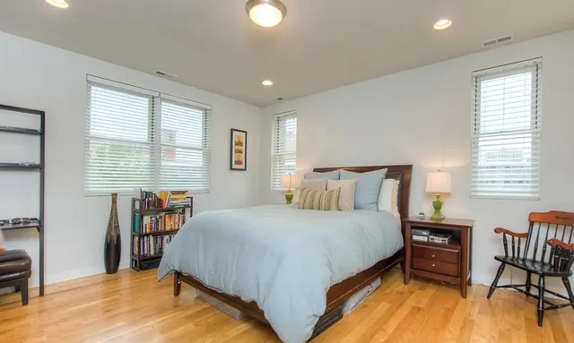 $3,920 | 693 North Peoria Street, Unit 3S, Chicago, IL 60642