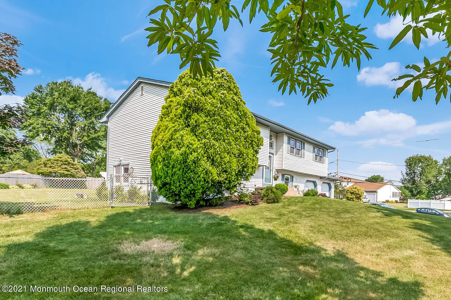44 Union Street Matawan, NJ 07747 - Photo 2 of 40 44 Union St Matawan NJ 07747-large-003-0