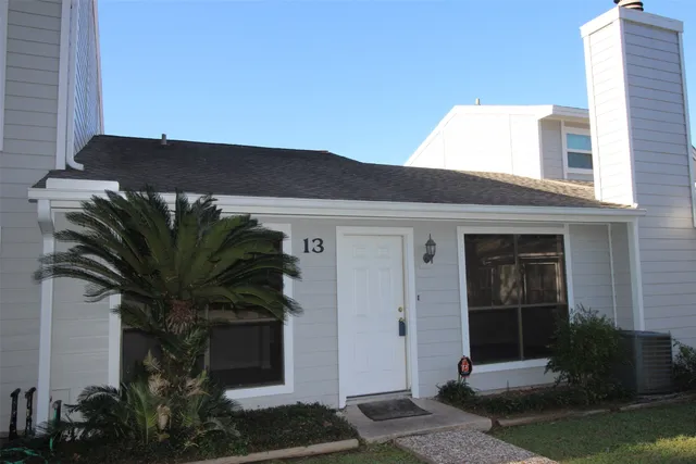 $2,000 | 13 Hideaway Drive, Friendswood, TX 77546