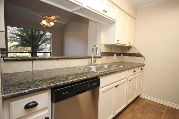 $1,850 | 13 Hideaway Drive, Friendswood, TX 77546