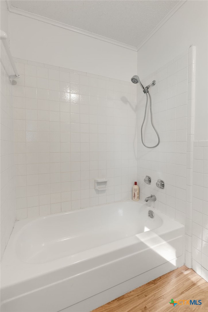 1830 Fm 221 Hamilton, TX 76531 - Photo 19 of 45 a bathroom with a bathtub