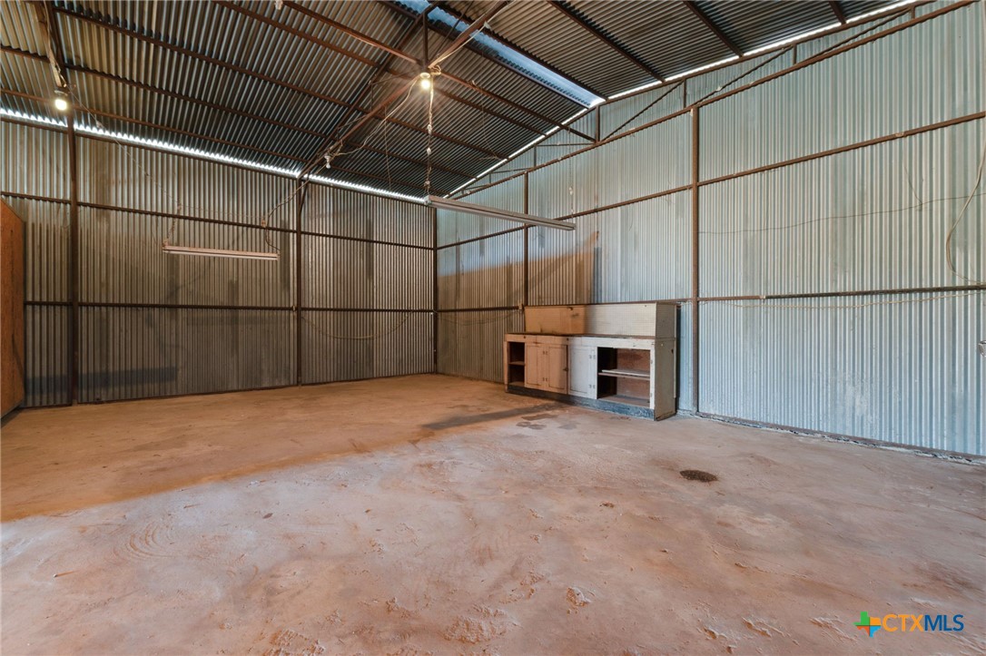 1830 Fm 221 Hamilton, TX 76531 - Photo 34 of 45 a view of a garage