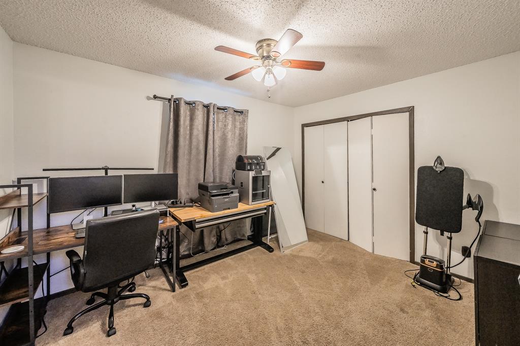 655 Ridgeline Drive Hurst, TX 76053 - Photo 14 of 29 Great size guest bedroom with spacious closet