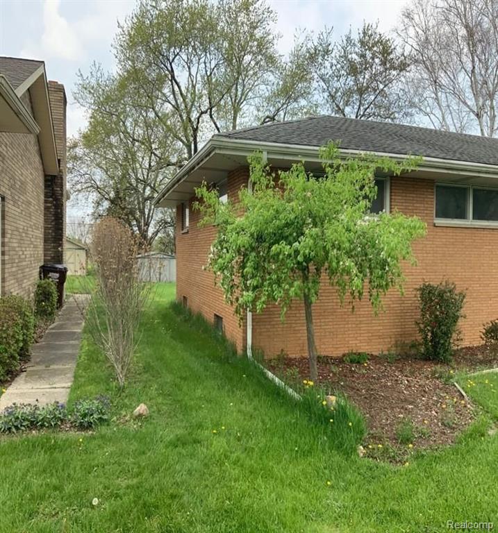 647 Ruff Drive Monroe, MI 48162 - Photo 3 of 36