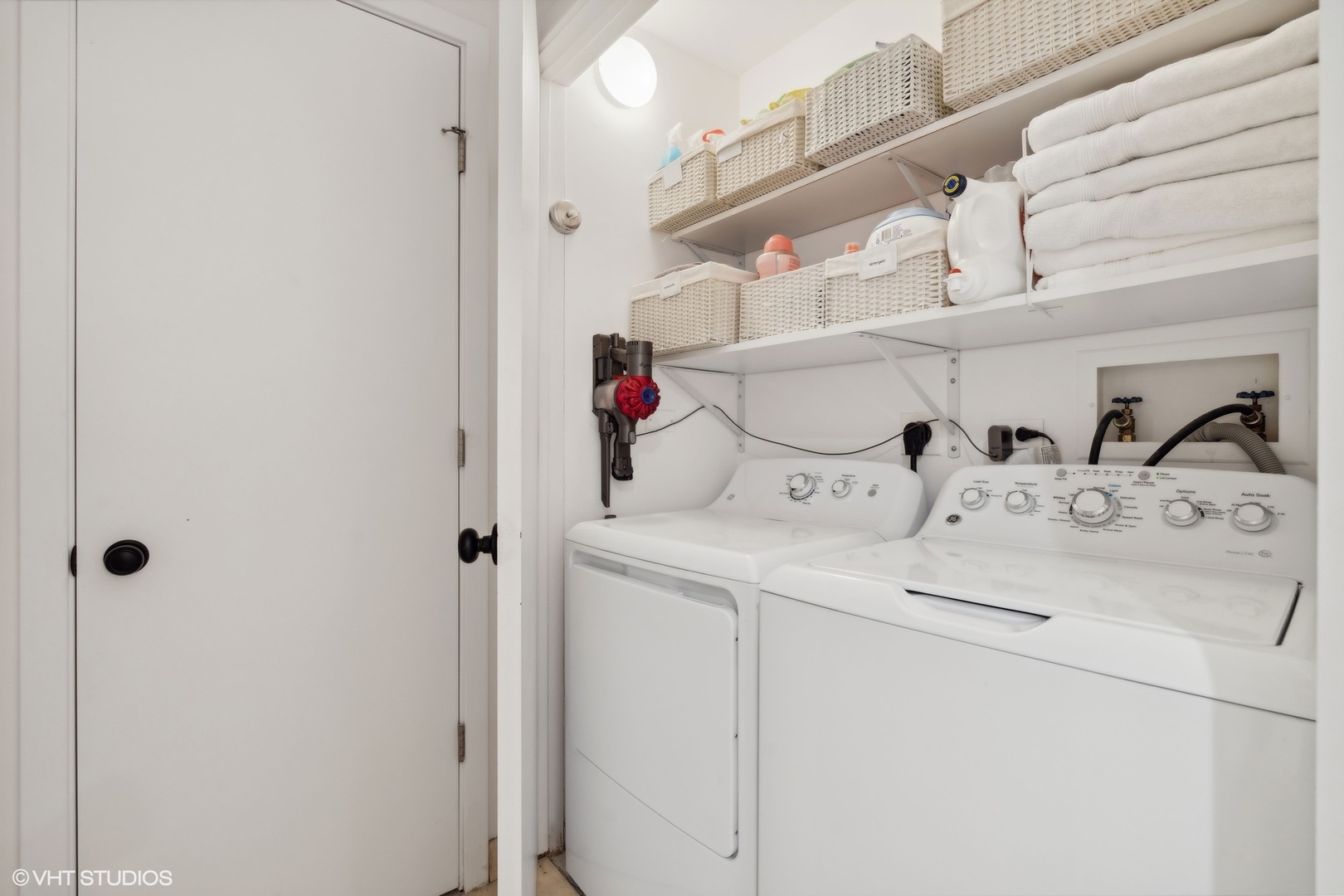 57 East Delaware Place, Unit 1801 Chicago, IL 60611 - Photo 10 of 19 a utility room with dryer and washer