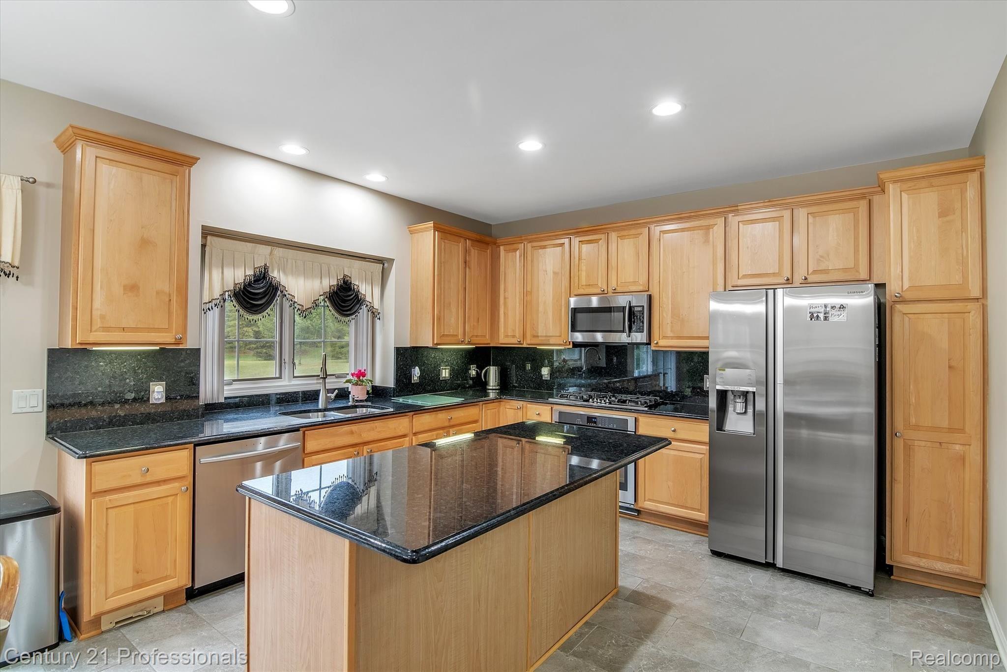 536 Bedlington Drive Rochester, MI 48307 - Photo 19 of 54 20-536 Bedlington Dr-Windowstill Real Estate Photography-21.jpg