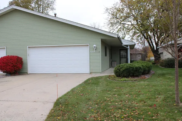 $220,000 | 520 Graham Street Southwest, Hutchinson, MN 55350
