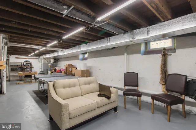 a view of livingroom with furniture and a couch