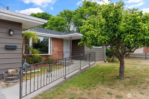 $449,500 | 672 Southeast 4th Avenue, Oak Harbor, WA 98277