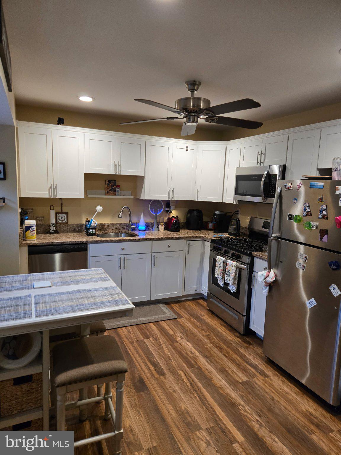909 Bentley Road Lindenwold, NJ 08021 - Photo 6 of 15 Modern kitchen with sleek finishes.