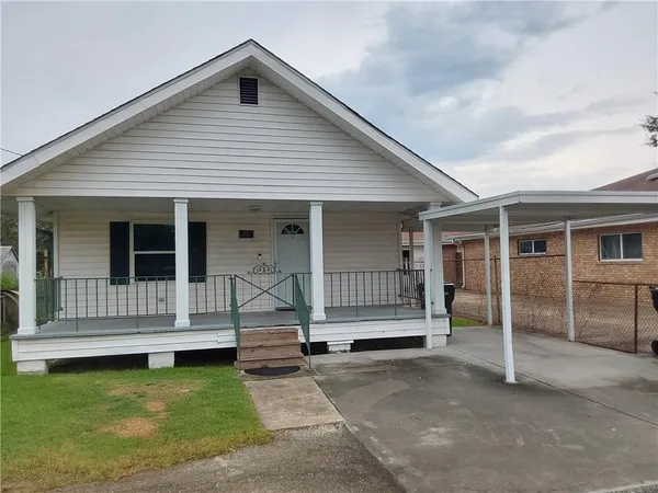 $1,786 | 203 6th Street, Chalmette, LA 70043