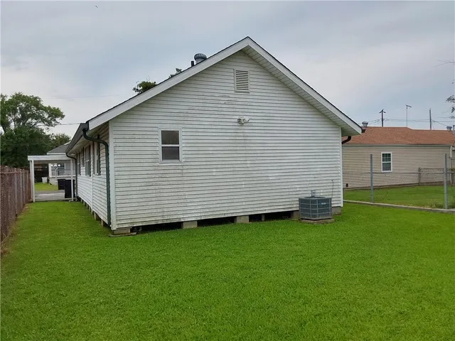 $1,900 | 203 6th Street, Chalmette, LA 70043