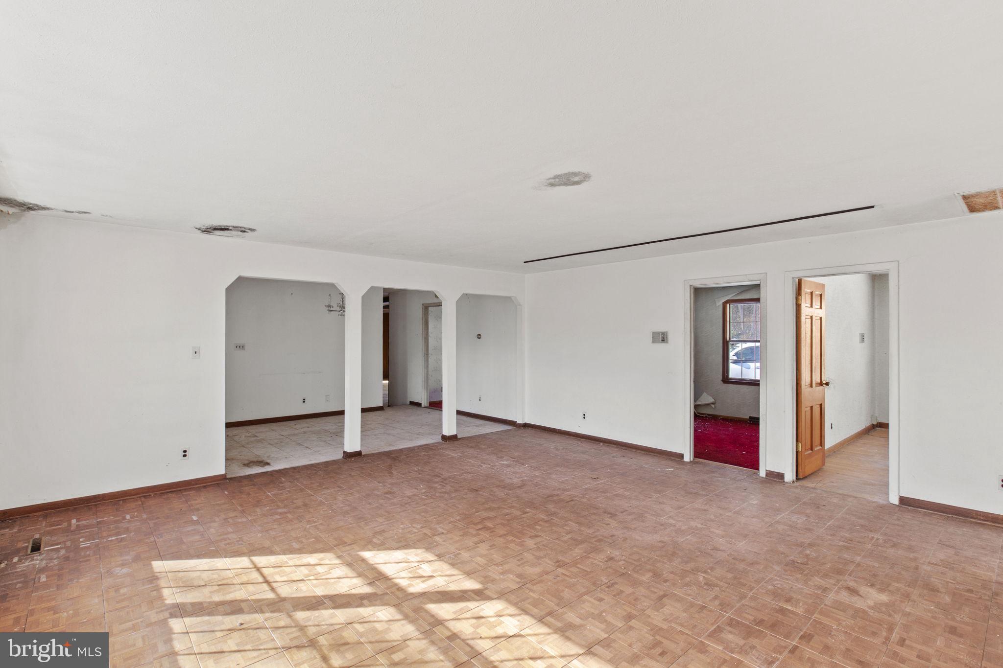8802 Port Tobacco Road La Plata, MD 20646 - Photo 18 of 57 Living Room
