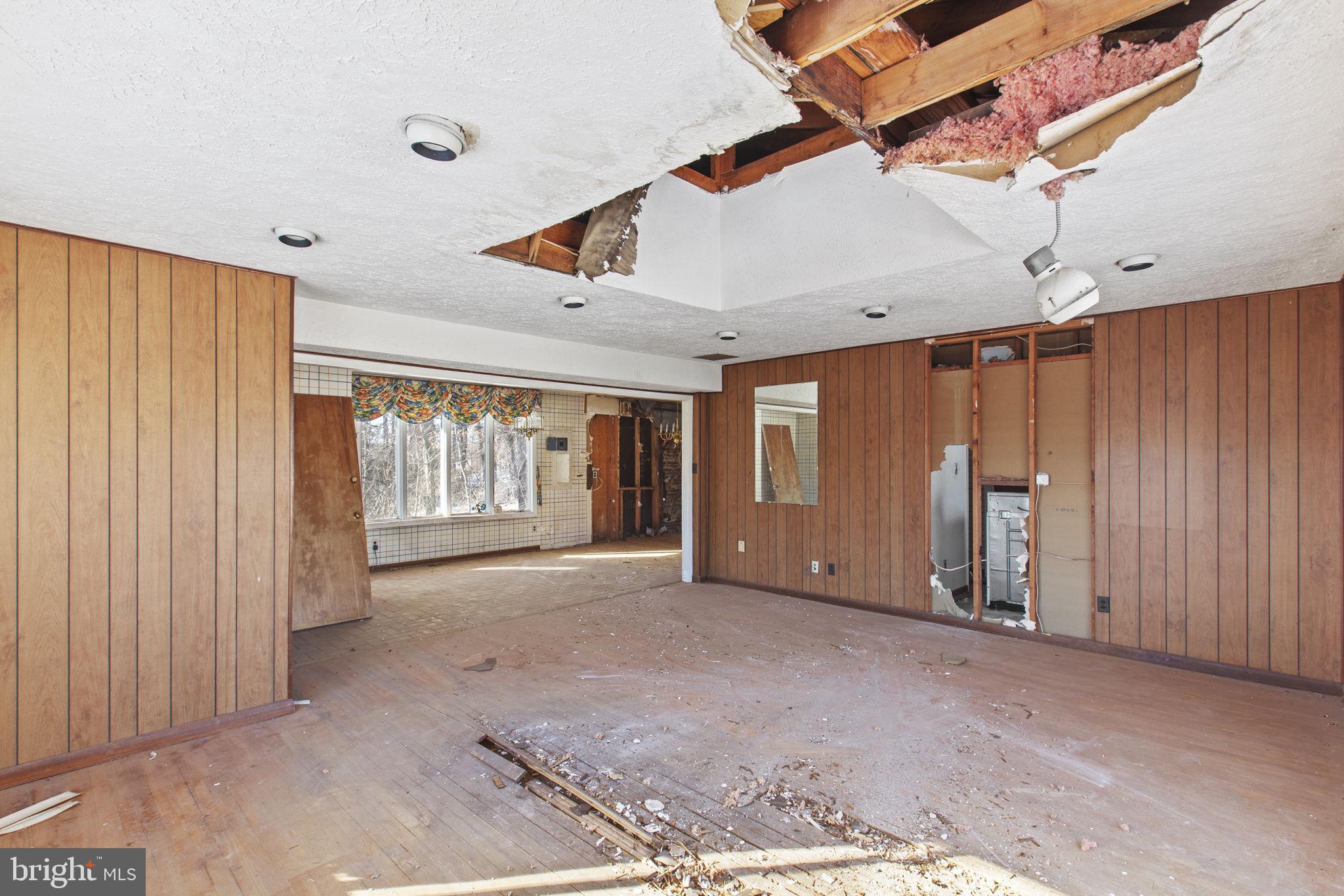 8802 Port Tobacco Road La Plata, MD 20646 - Photo 26 of 57 2nd Living Room