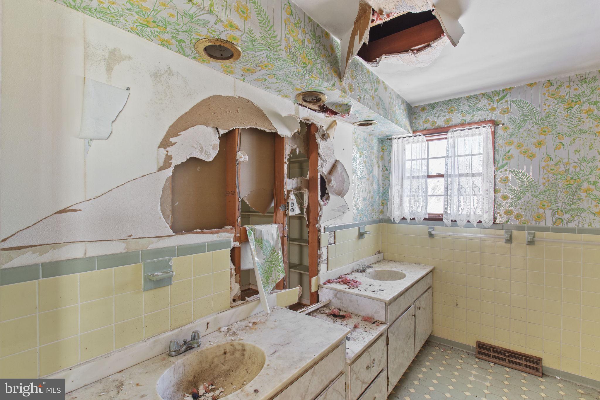 8802 Port Tobacco Road La Plata, MD 20646 - Photo 29 of 57 Primary Bathroom