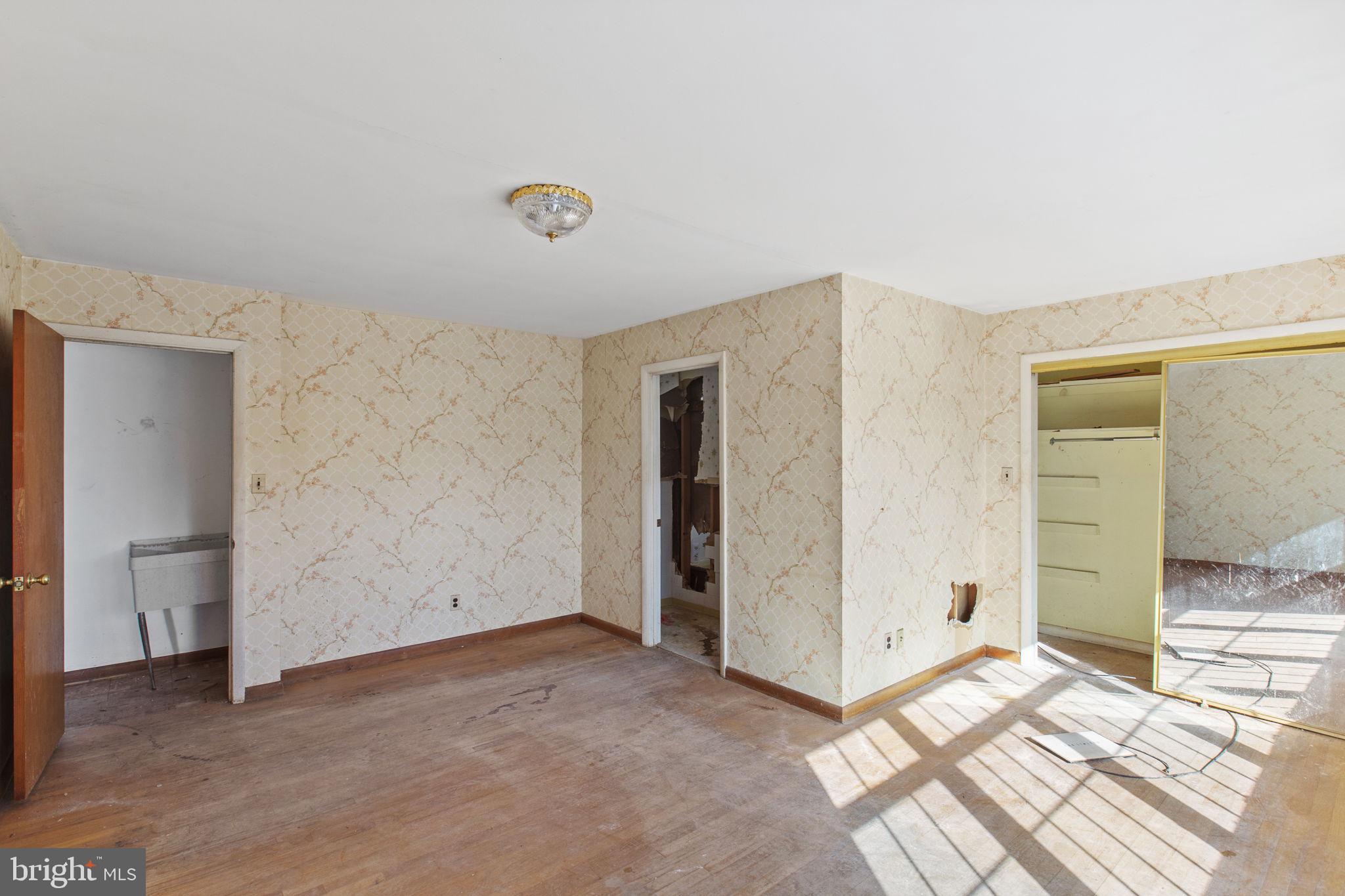 8802 Port Tobacco Road La Plata, MD 20646 - Photo 31 of 57 2nd Bedroom w/ En Suite