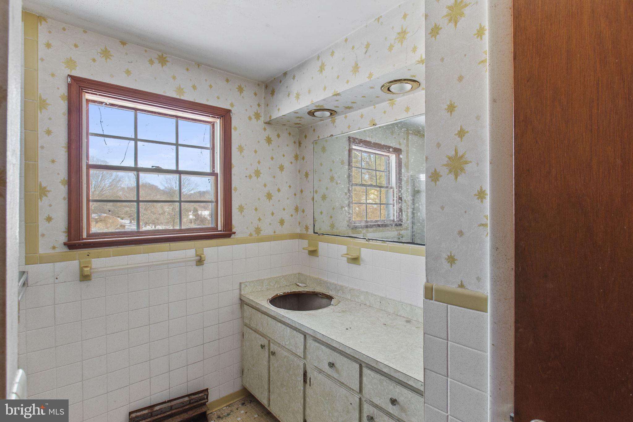 8802 Port Tobacco Road La Plata, MD 20646 - Photo 34 of 57 2nd Bedroom En Suite Full Bathroom