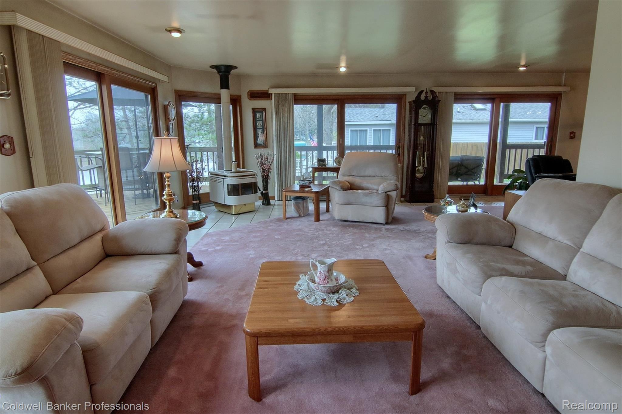 12041 Haggerty Road Belleville, MI 48111 - Photo 11 of 31 11-Great Room 3rd View.jpg