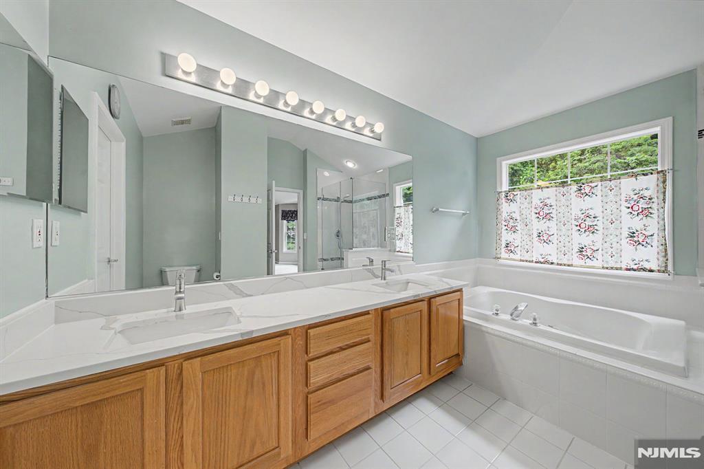 1 Skytop Ridge Oakland, NJ 07436 - Photo 25 of 43