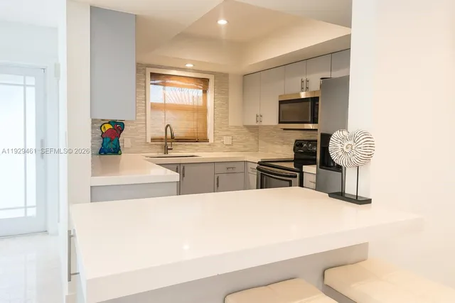 $3,975 | 1987 Northeast 123rd Street, North Miami, FL 33181