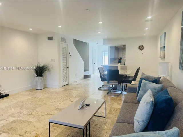 $3,950 | 1987 Northeast 123rd Street, North Miami, FL 33181