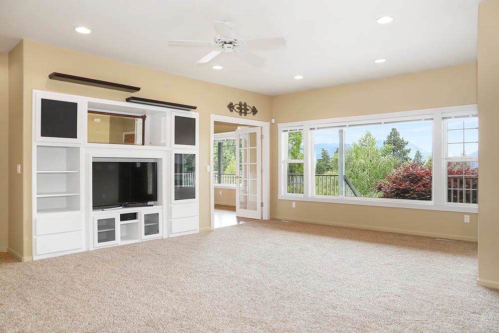 2315 Northeast Scoville Road Grants Pass, OR 97526 - Photo 12 of 53 Livingroom