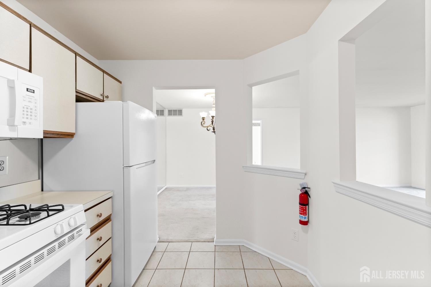 312 Raintree Court Helmetta, NJ 08828 - Photo 13 of 41