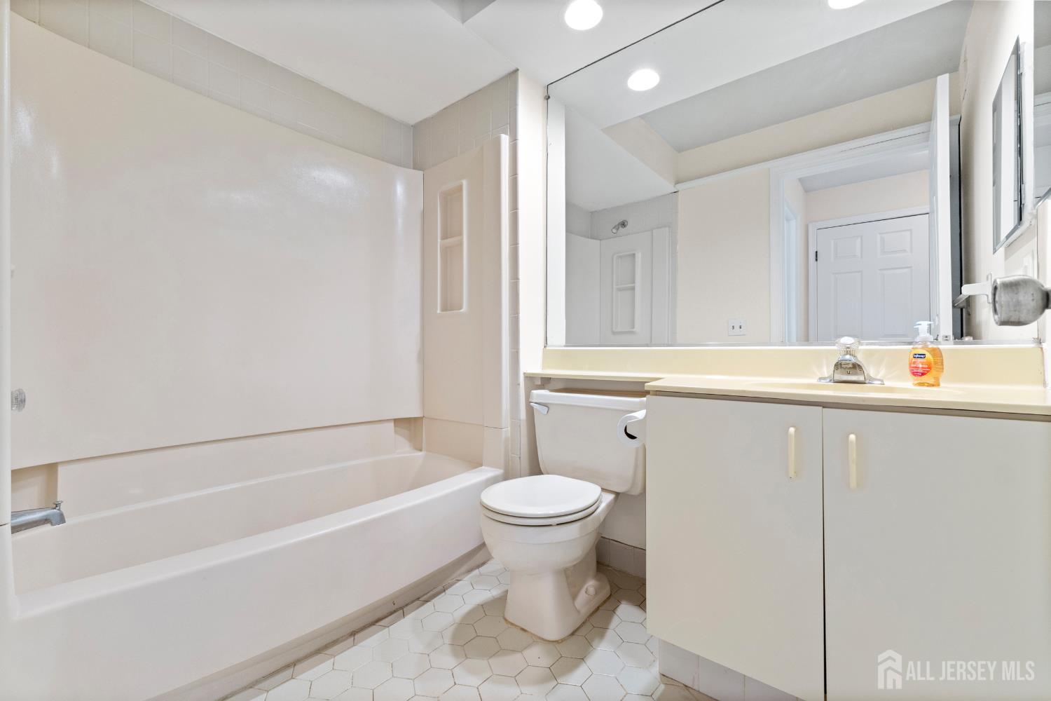 312 Raintree Court Helmetta, NJ 08828 - Photo 23 of 41