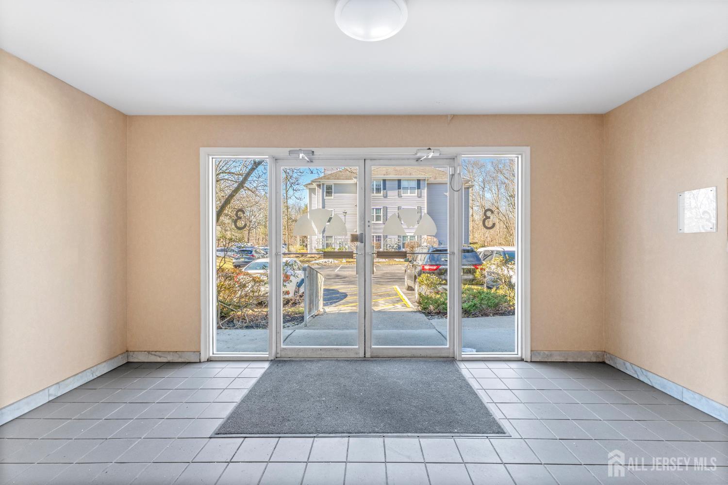 312 Raintree Court Helmetta, NJ 08828 - Photo 4 of 41