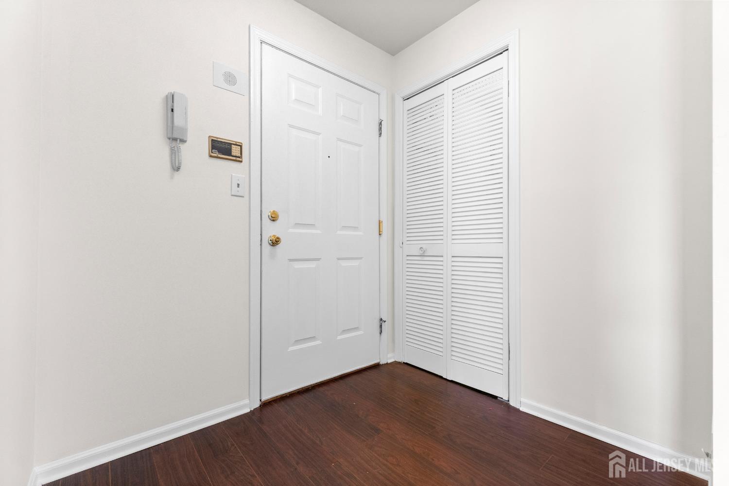 312 Raintree Court Helmetta, NJ 08828 - Photo 7 of 41