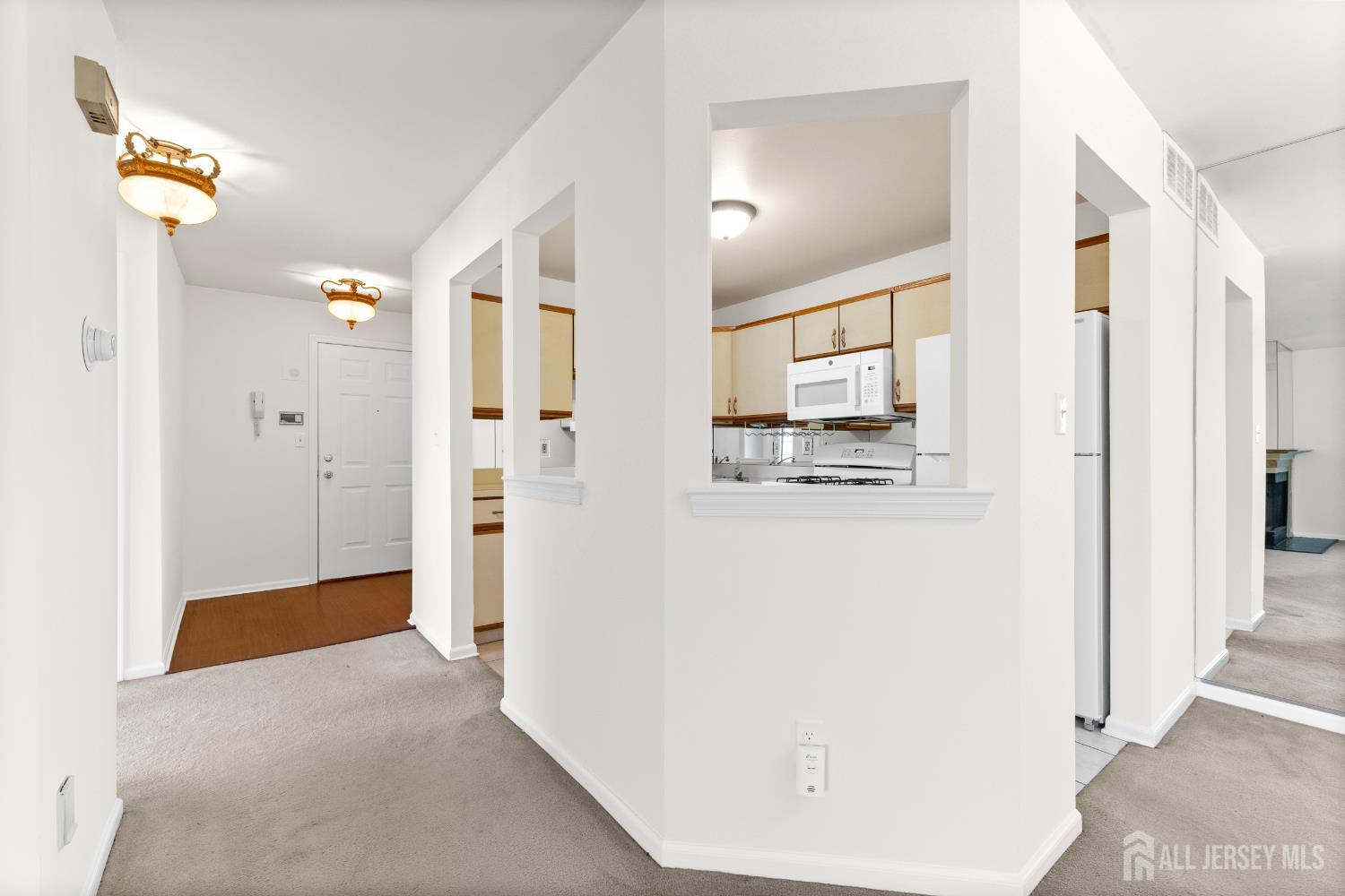 312 Raintree Court Helmetta, NJ 08828 - Photo 8 of 41