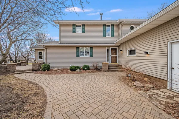 $425,000 | 805 Hengen Street, Fairmont, MN 56031