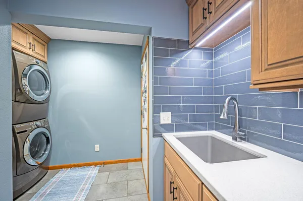 $425,000 | 805 Hengen Street, Fairmont, MN 56031