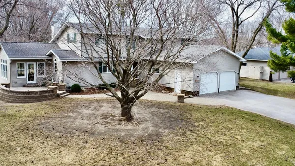$425,000 | 805 Hengen Street, Fairmont, MN 56031