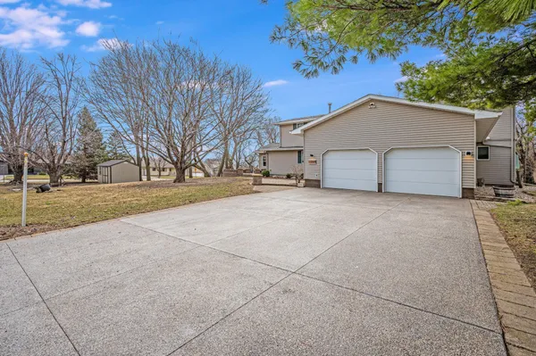 $425,000 | 805 Hengen Street, Fairmont, MN 56031