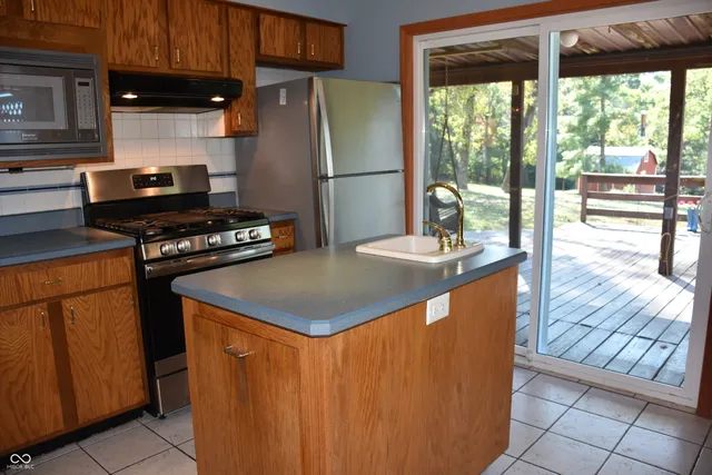 $390,000 | 9677 West Reeves Road, Spencer, IN 47460