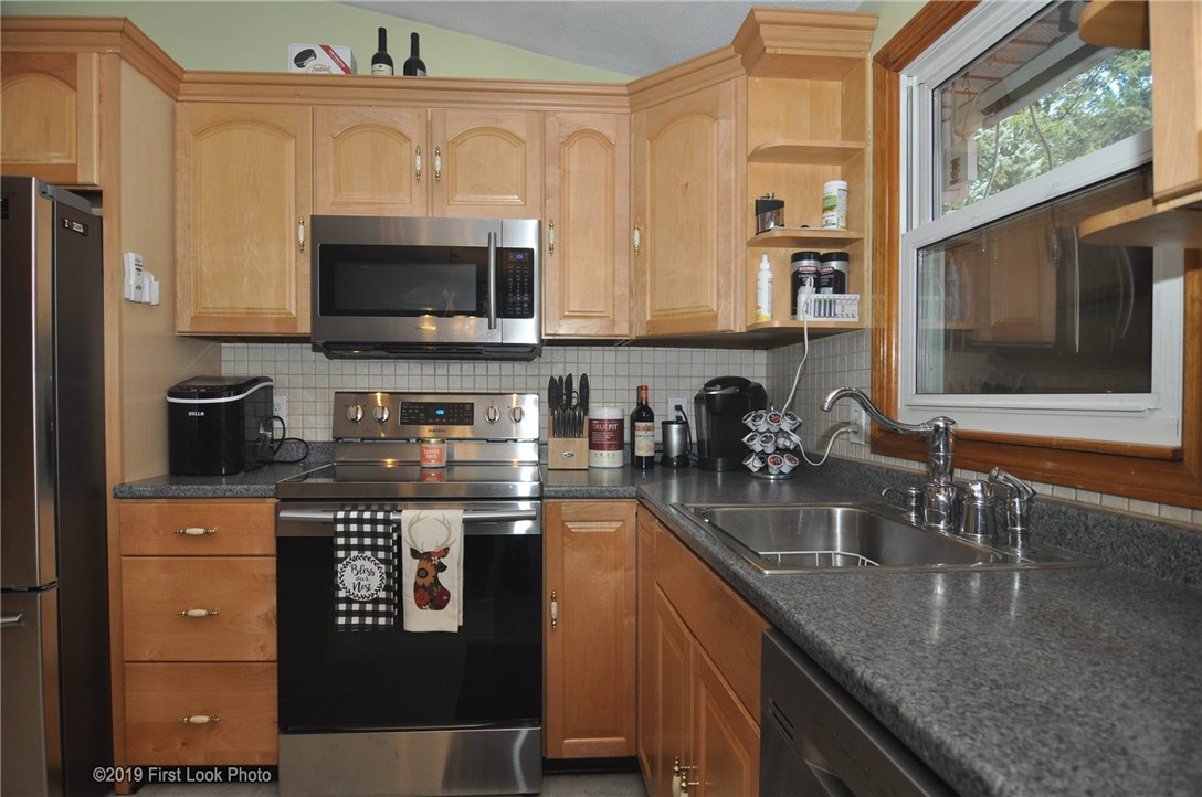 601 Blackrock Road Coventry, RI 02816 - Photo 2 of 39