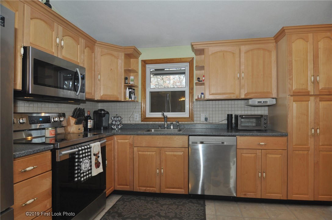 601 Blackrock Road Coventry, RI 02816 - Photo 3 of 39