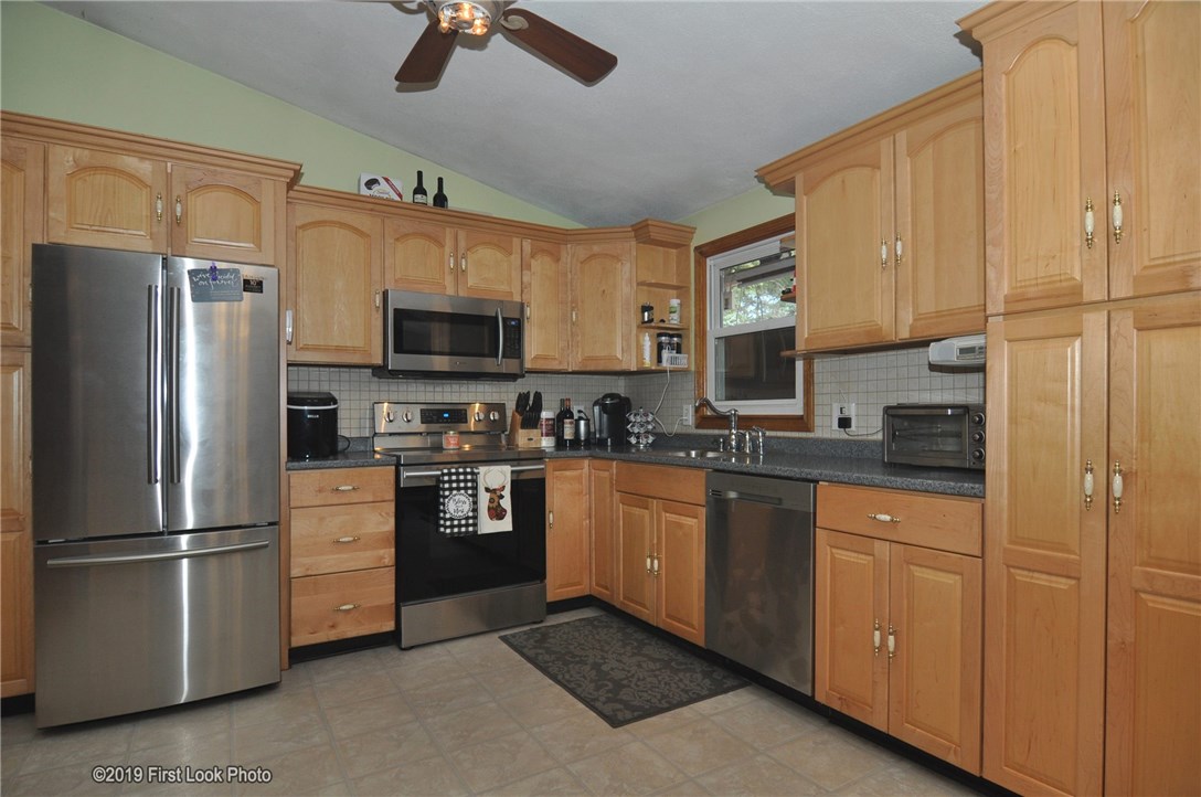 601 Blackrock Road Coventry, RI 02816 - Photo 5 of 39