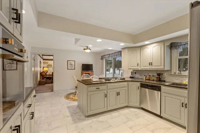 $469,000 | 22279 Loupee Drive, Cassopolis, MI 49031