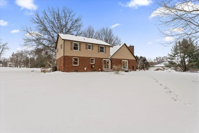 $469,000 | 22279 Loupee Drive, Cassopolis, MI 49031