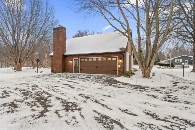 $469,000 | 22279 Loupee Drive, Cassopolis, MI 49031