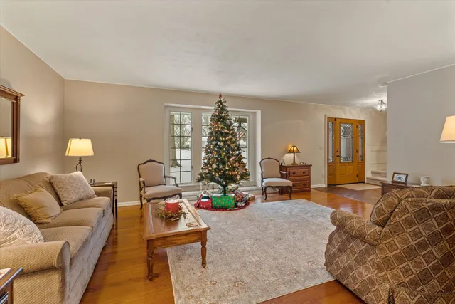 $469,000 | 22279 Loupee Drive, Cassopolis, MI 49031