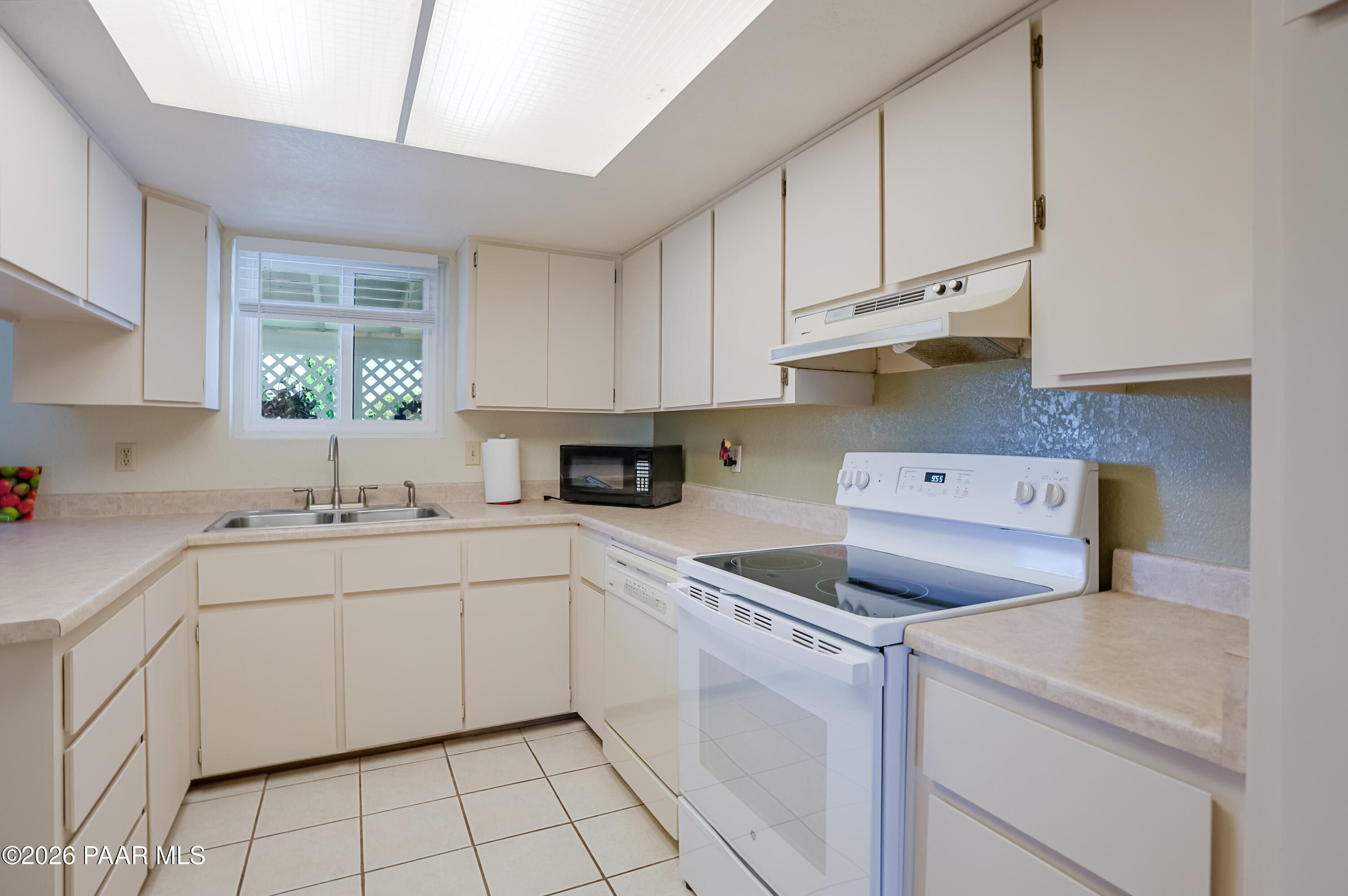 17460 East Jackrabbit Road, Unit 1 Mayer, AZ 86333 - Photo 15 of 41 Kitchen