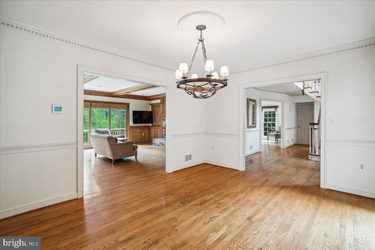 8627 Burdette Road Bethesda, MD 20817 - Photo 22 of 67 Dining room