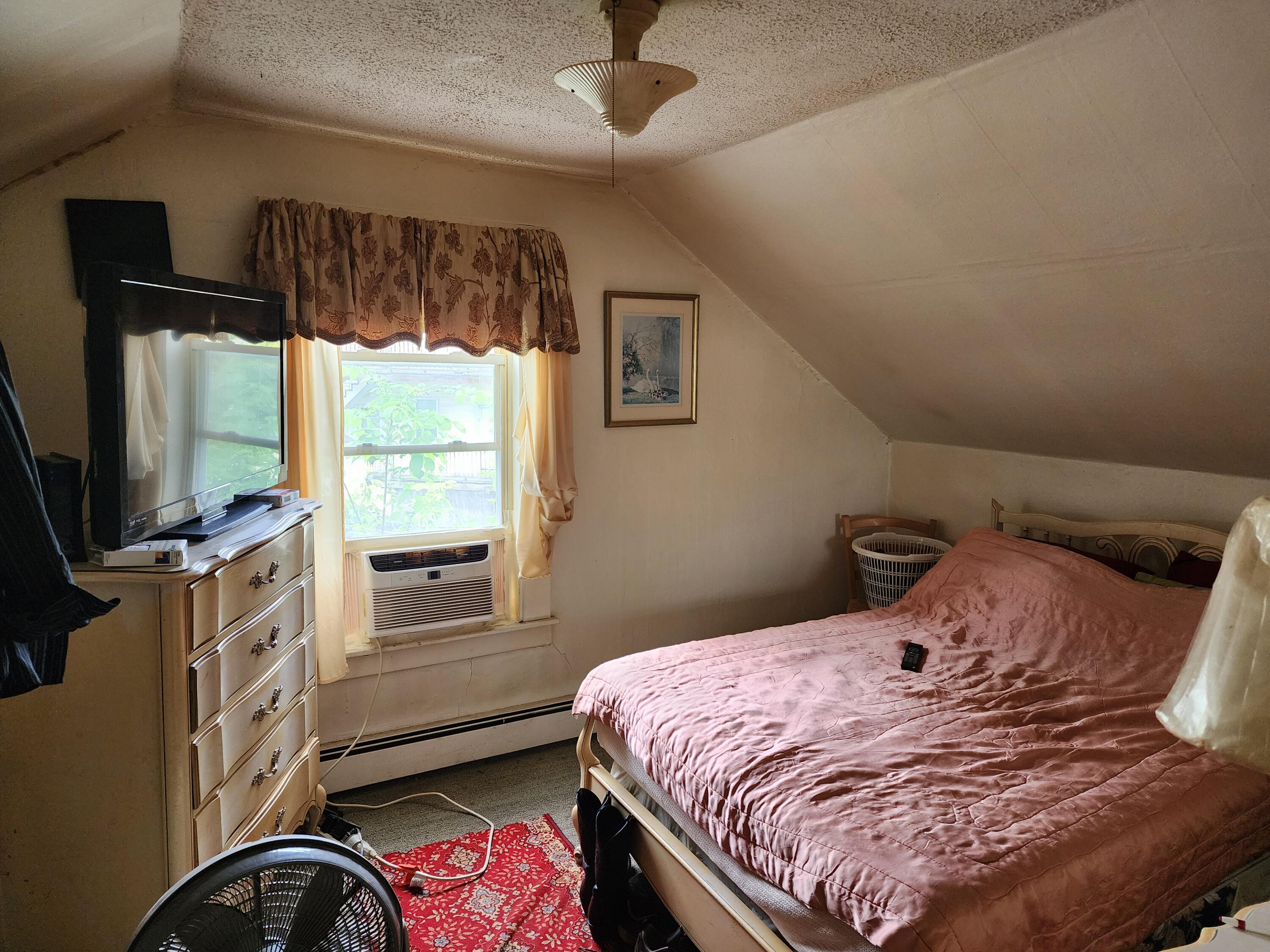 89 Oak Street Lewiston, ME 04240 - Photo 15 of 20 20250529_152720