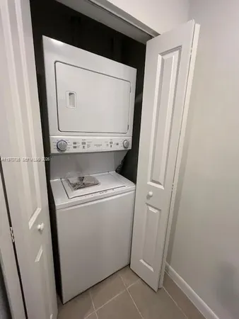 $3,500 | 2526 Pierce Street, Unit 12, Hollywood, FL 33020