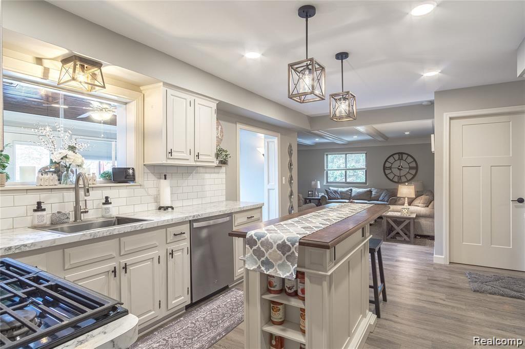 2810 Sandhurst Rochester Hills, MI 48307 - Photo 10 of 33